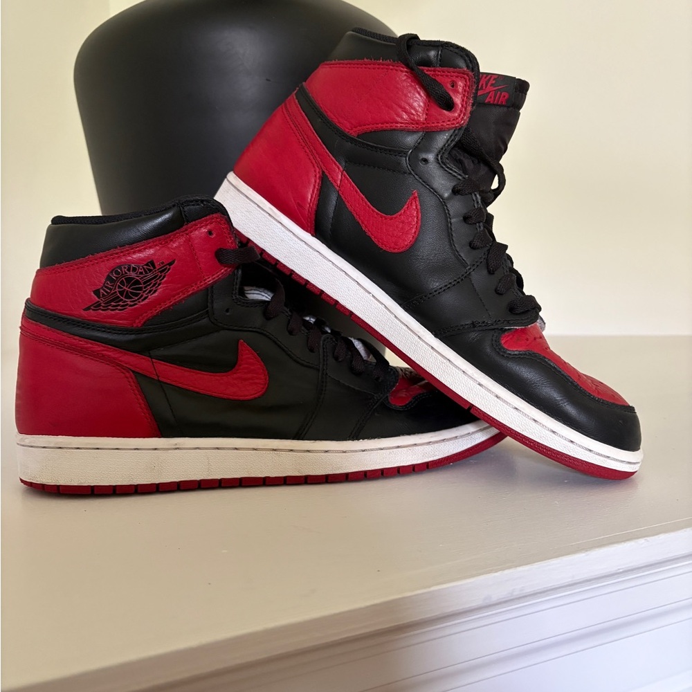 Nike Black and Red Athletic High-Tops